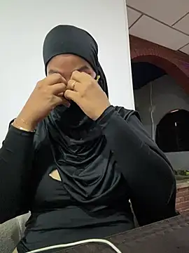 aylin_arabic (F young) - move my boot