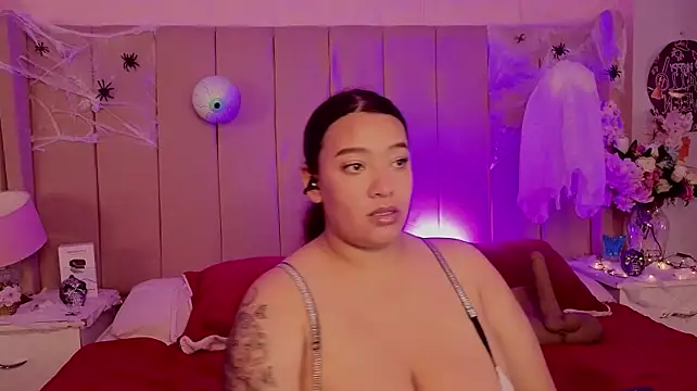 mollybigboobs12 (F young) - surpise me and make my night 😍