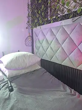 sara_chanel_ (F teen) - oil all over my shiny body and rubs