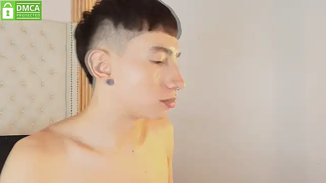 lian_cameron live cam on StripChat