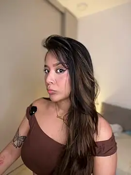 amberxbluee (F young) - SHOW TITS AND PLUG ANAL