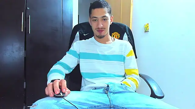 Chandler_ken live cam on StripChat