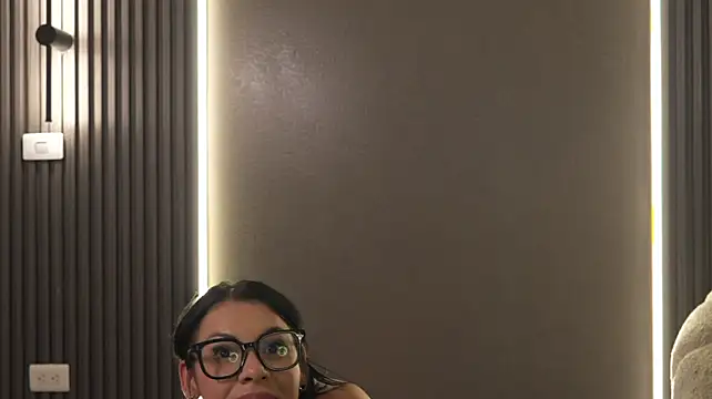 anyiled_hot live cam on StripChat