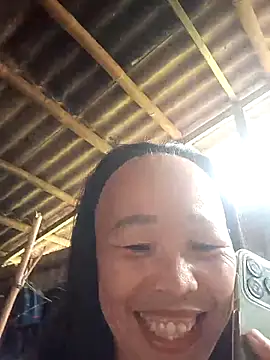 lylai18 captura de la sala en vivo en Stripchat