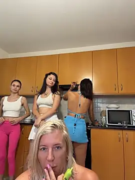 TUNDEROSE1 webcam