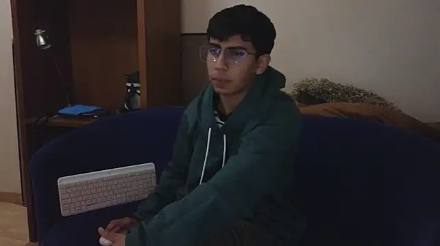 xdarwin33 live cam on StripChat