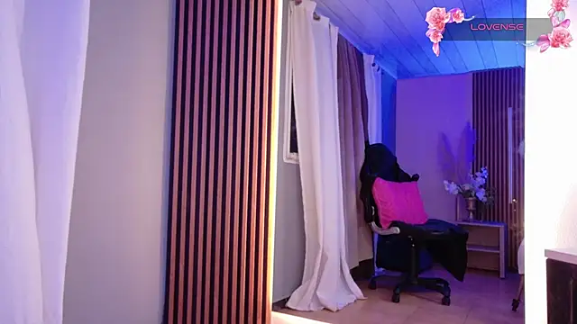 La_Diabla_111_ live cam on StripChat