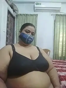 momo_loves live cam on StripChat