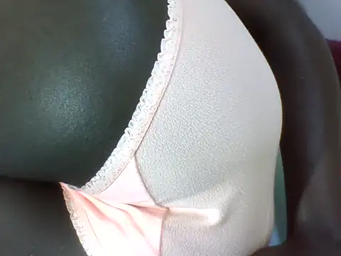 Sassysirenn live cam on StripChat