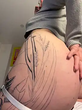 Katheerin live cam on StripChat