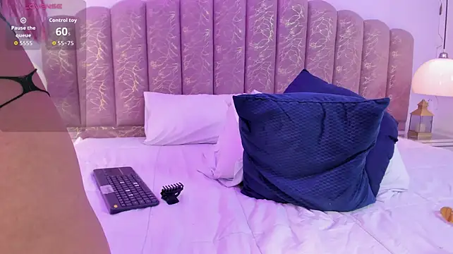 Keyla_Blaze live cam on StripChat