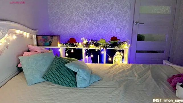 LillyMoure_ live cam on StripChat