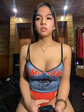 Model: sluttycummer_juliana