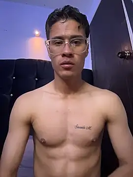 TavoHot_ on Stripchat