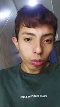 liamkozy (M twink) - A finger in my ass