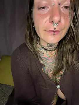lizzardqueeen (F young) - Finger pussy + Video LT