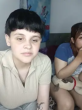 Valkiria_and_Sam live cam on StripChat