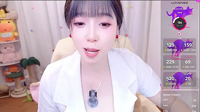 August_cat live cam on StripChat