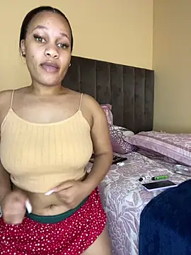 SexxyAsHellly live cam on StripChat