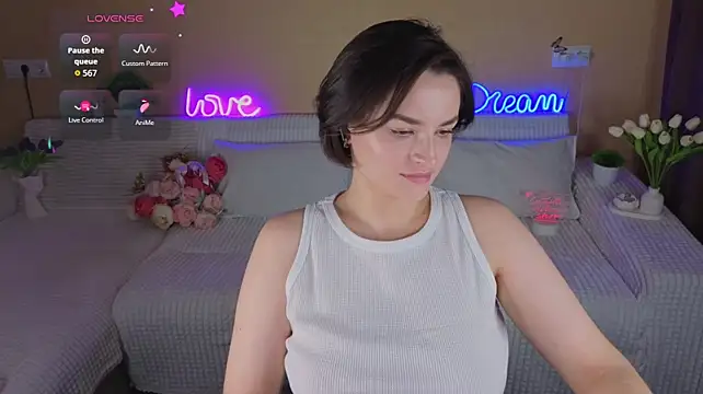 Camilla__one__ live cam on StripChat