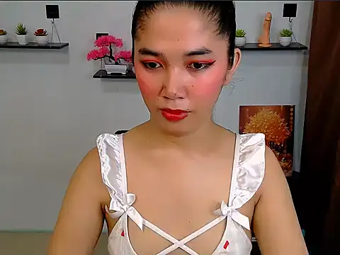 AlaraGrey_ live cam on StripChat
