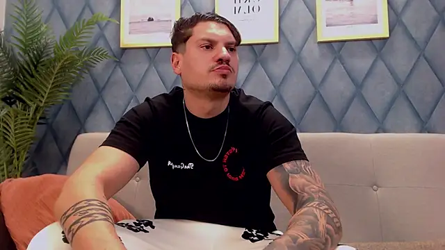 marioalessio live cam on StripChat