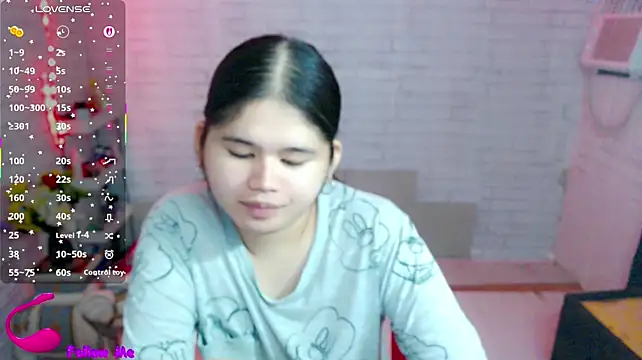 Brittany_143 live cam on StripChat