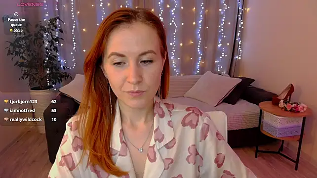 LeonaFoxx live cam on StripChat