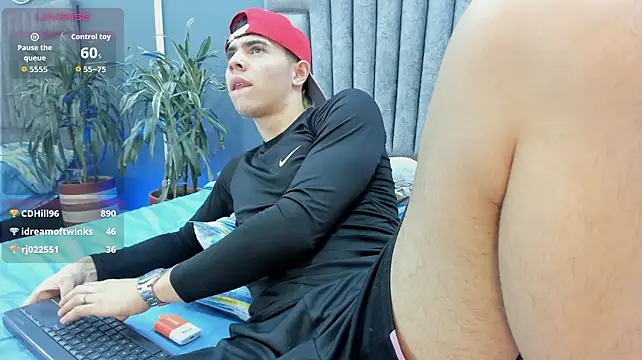 Houston__bull live cam on StripChat