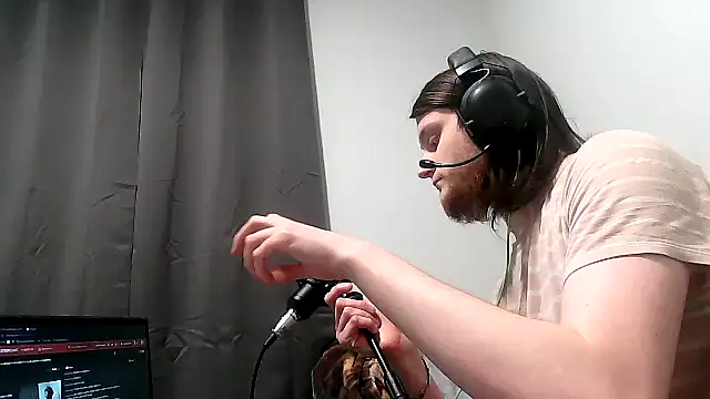 Me_Shaped_Chair live cam on StripChat