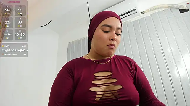habi_arabic (F teen) - mischievous provocation with the feet