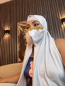 aylanoir (F young) - Squeeze my tits