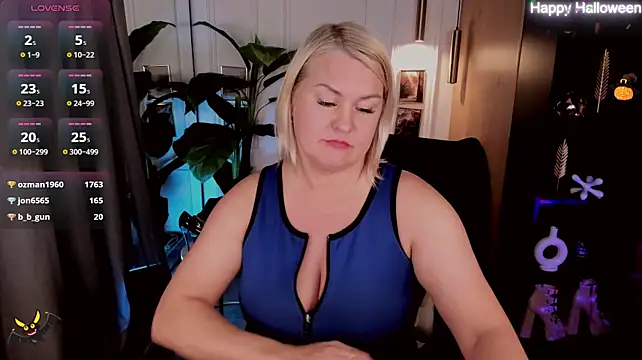 YolandaKiss live cam on StripChat