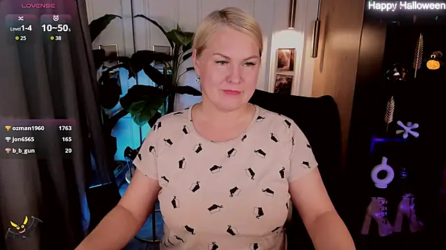 YolandaKiss live cam on StripChat