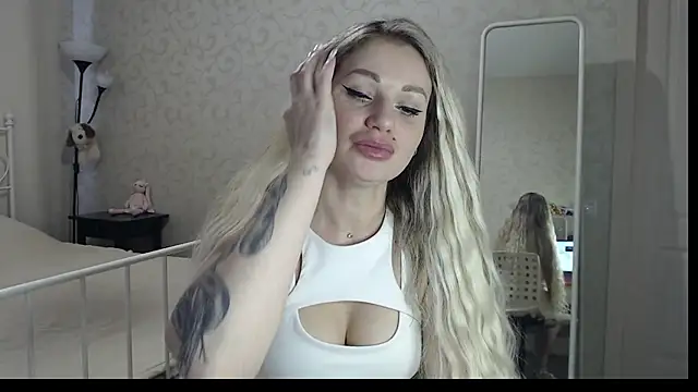 ShyEvaa live cam on StripChat