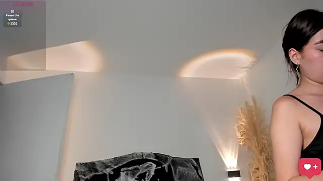 ariana_x1_