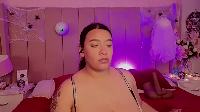 MollyBigBoobs12 live cam on StripChat