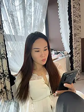 yioyio-666 (F young) - 仿真精液摸胸诱惑2分钟