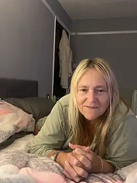 Blondnboujee53