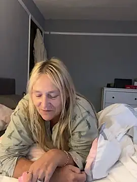 Blondnboujee53