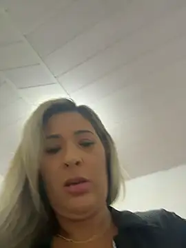 lindinha-sexy live cam on StripChat