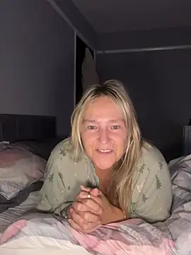 Blondnboujee53