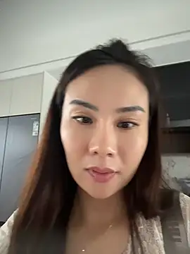 yioyio-666 (F young) - 仿真精液摸胸诱惑2分钟