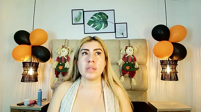 AdharaSmithh live cam on StripChat