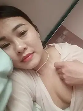 PIVI-12 live cam on StripChat