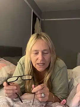 Blondnboujee53