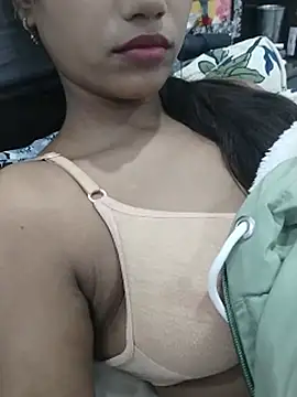 indian-dream-girl live cam on StripChat