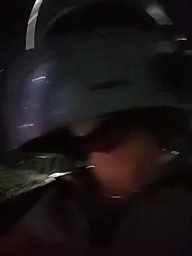 Robin_H00t_2 live cam on StripChat