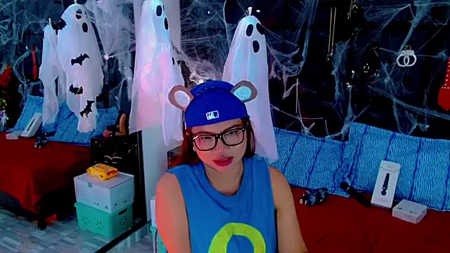 Cloelombard live cam on StripChat