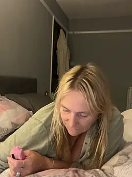 Blondnboujee53
